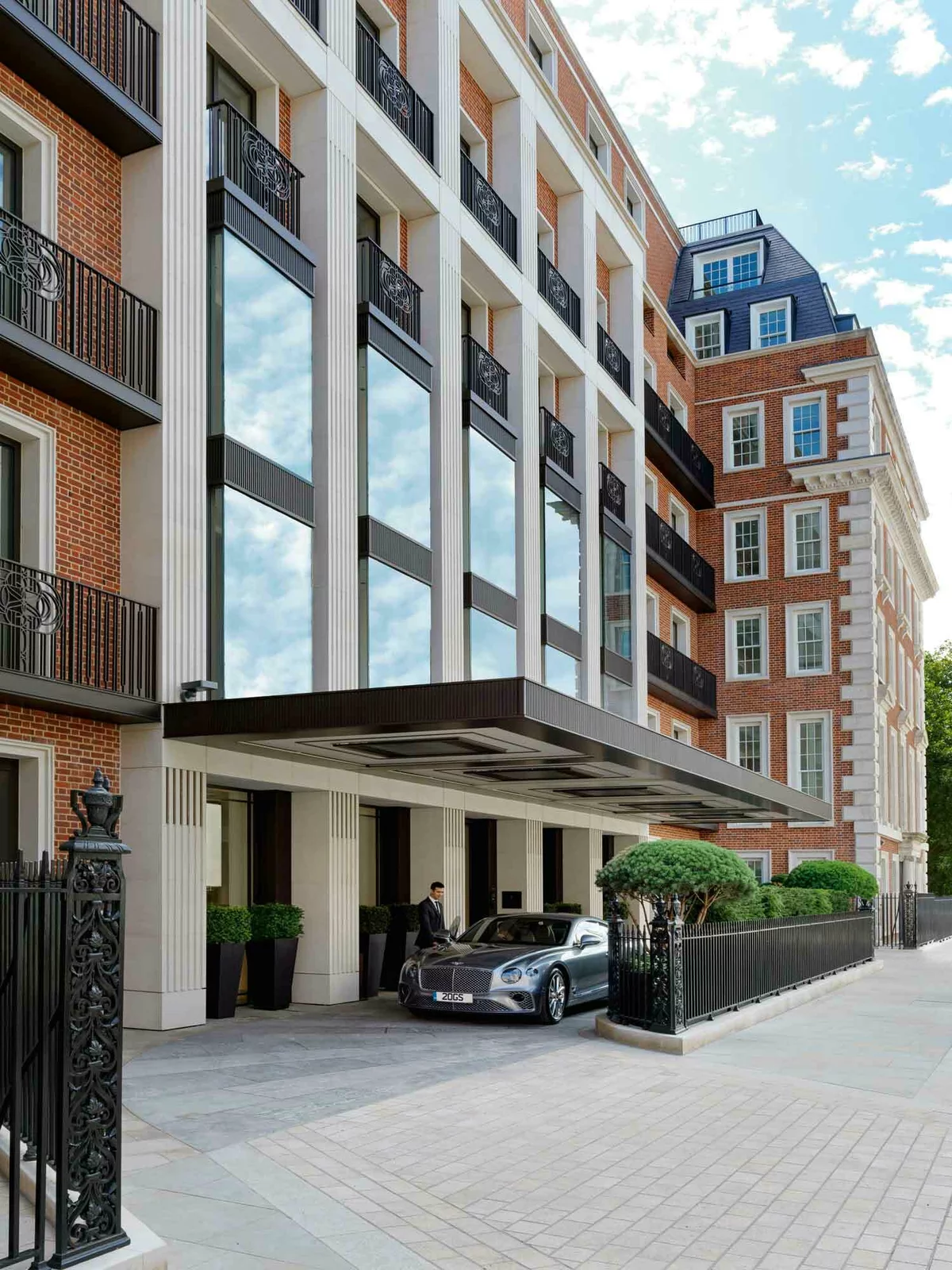 3 - 20 Grosvenor Square Front External view
